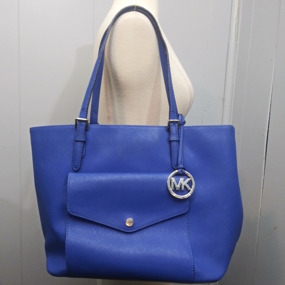 Michael Kors Handbags - Michael Kors Jet Set Leather Pocket Tote Bag